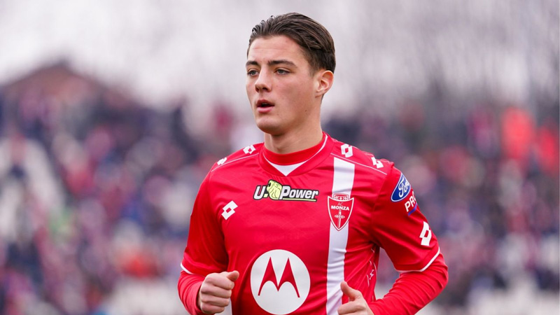 tieu-su-Kacper-Urbanski