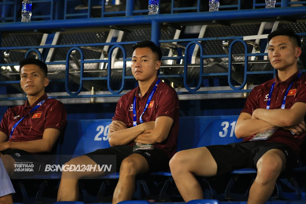 Tuyển Việt Nam vs Lào Vừa đá vừa trông 2
