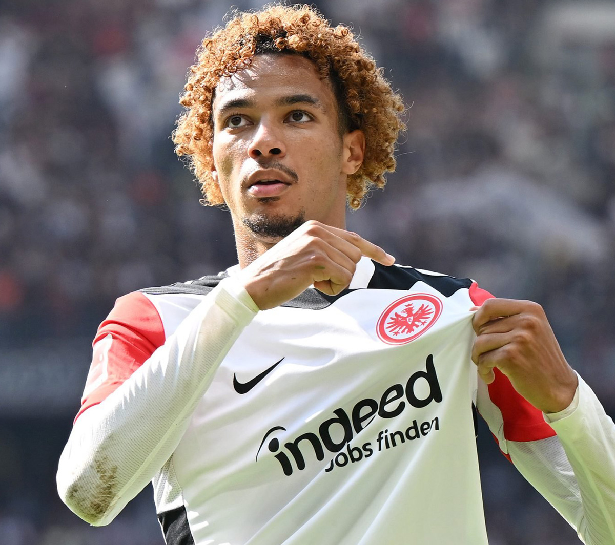 Tiểu sử tiền đạo Hugo Ekitike 1