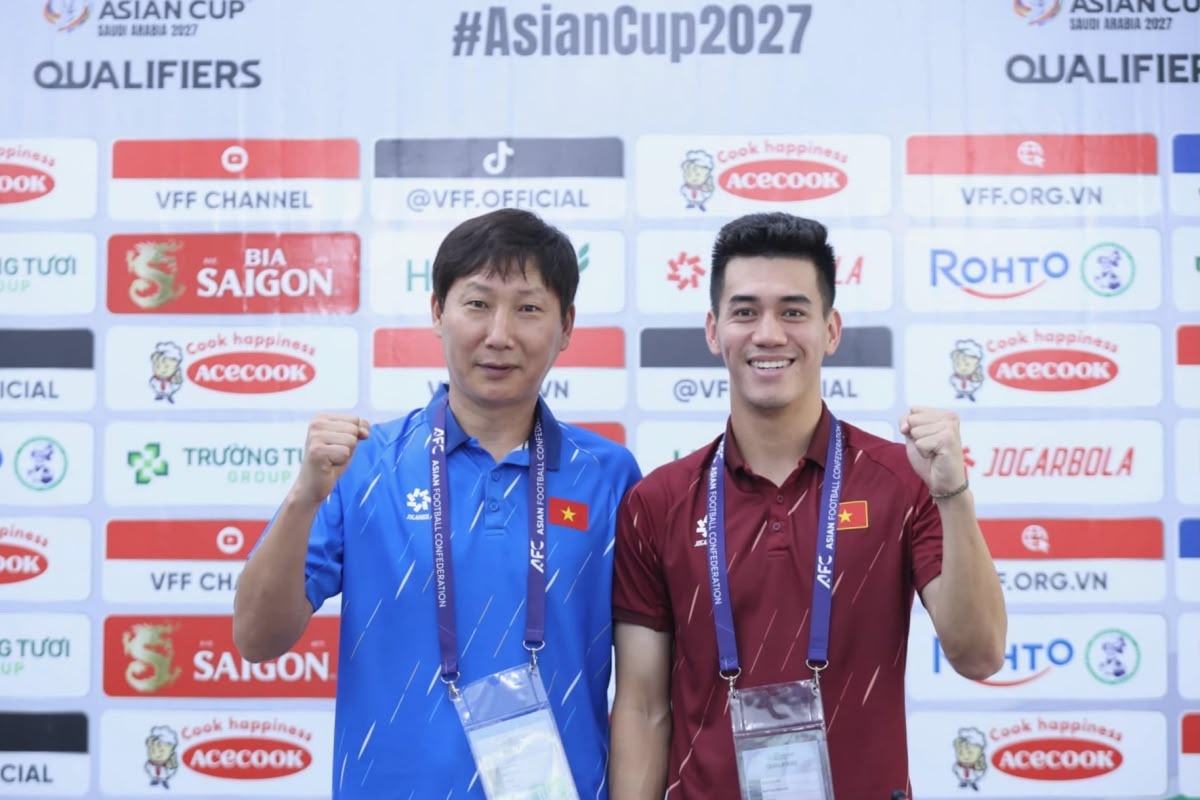 HLV Kim Sang Sik muốn ĐT Việt Nam ghi nhiều bàn vào lưới ĐT Lào 1