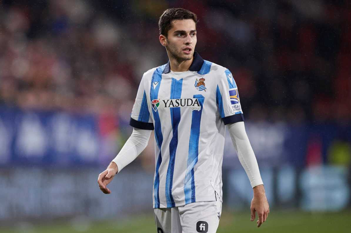 Tiểu sử cầu thủ Arsen Zakharyan