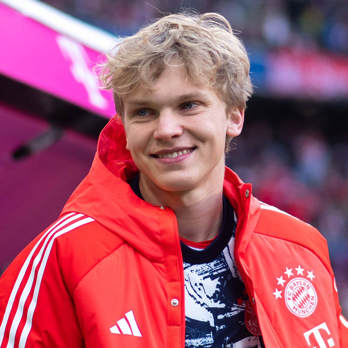 Tiểu sử hậu vệ Frans Kratzig 1