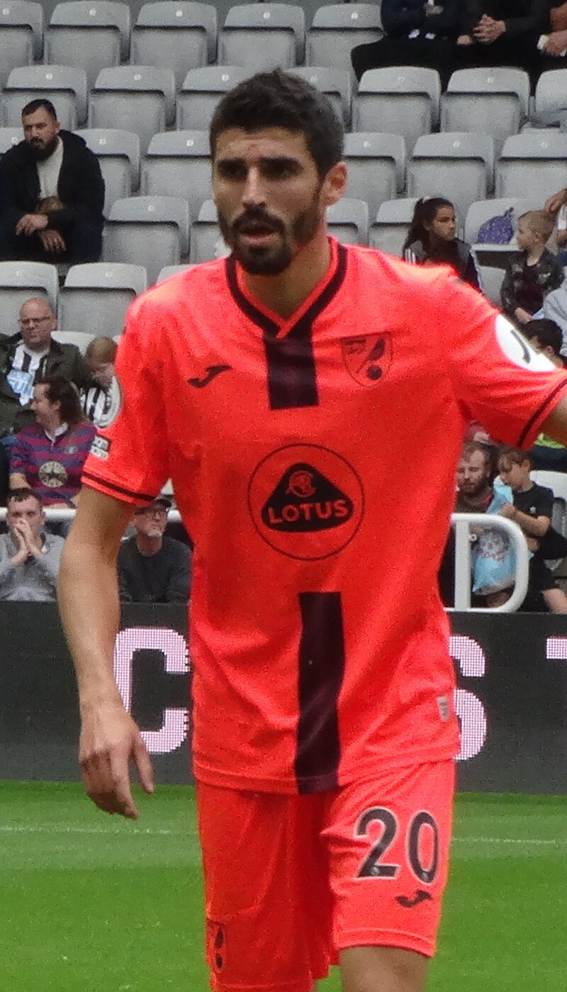 Tiểu sử và sự nghiệp của cầu thủ Pierre Lees-Melou 1 Tiểu sử và sự nghiệp của cầu thủ Pierre Lees-Melou 1