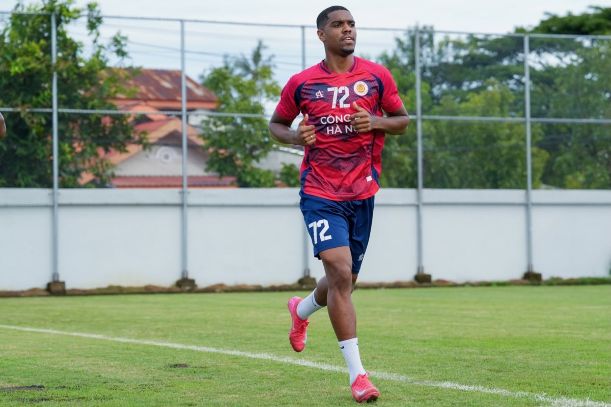 CLB CAHN di chuyển 18 tiếng đá bán kết Shopee Cup 5