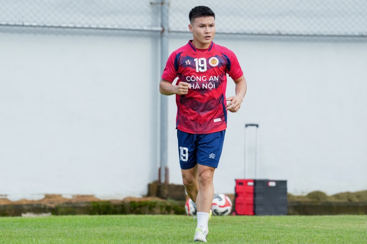 CLB CAHN di chuyển 18 tiếng đá bán kết Shopee Cup 2