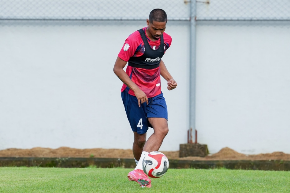 CLB CAHN di chuyển 18 tiếng đá bán kết Shopee Cup 3