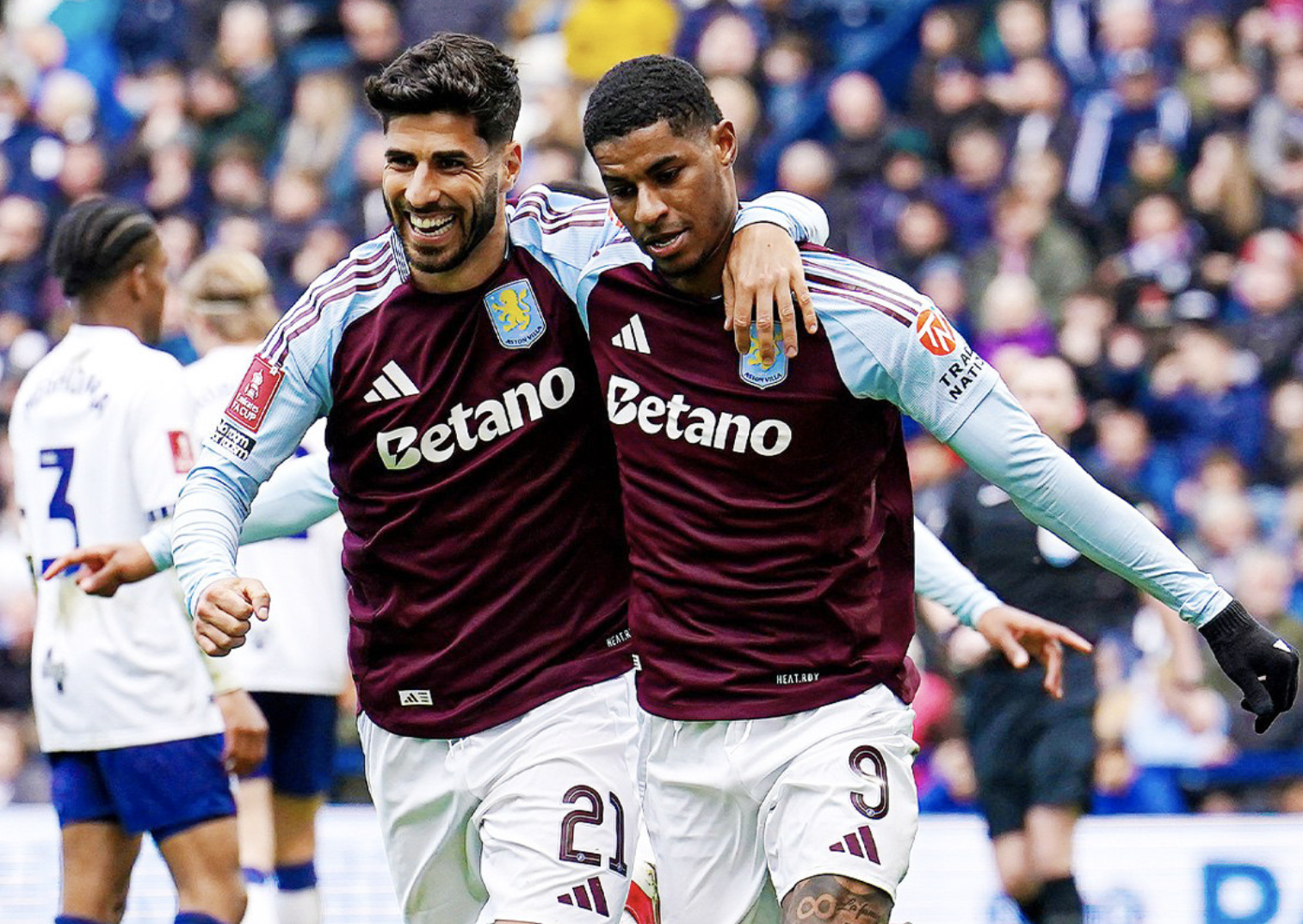Rashford ghi ban thang dau tien trong mau ao Aston Villa - anh: AVFC