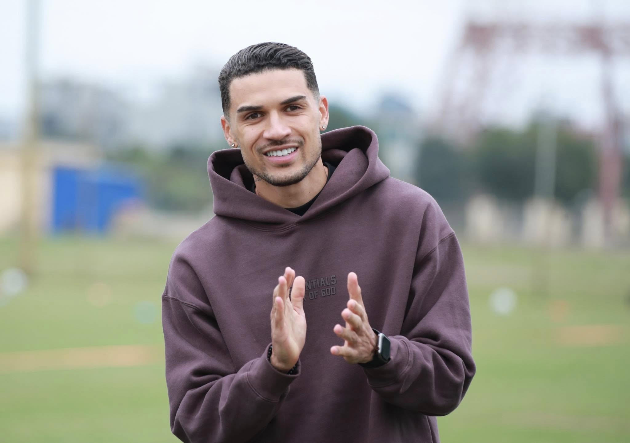 Hendrio ra sân cho CLB Hà Nội ở vòng 7 VLeague 1