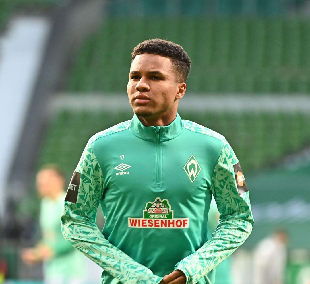 tieu-su-cau-thu-felix-agu