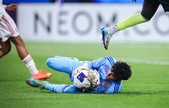 Mohammed Nasser tu tin danh bai U17 Viet Nam