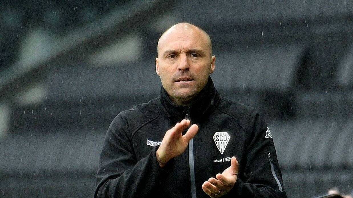 Tiểu sử HLV Alexandre Dujeux Tiểu sử HLV Alexandre Dujeux