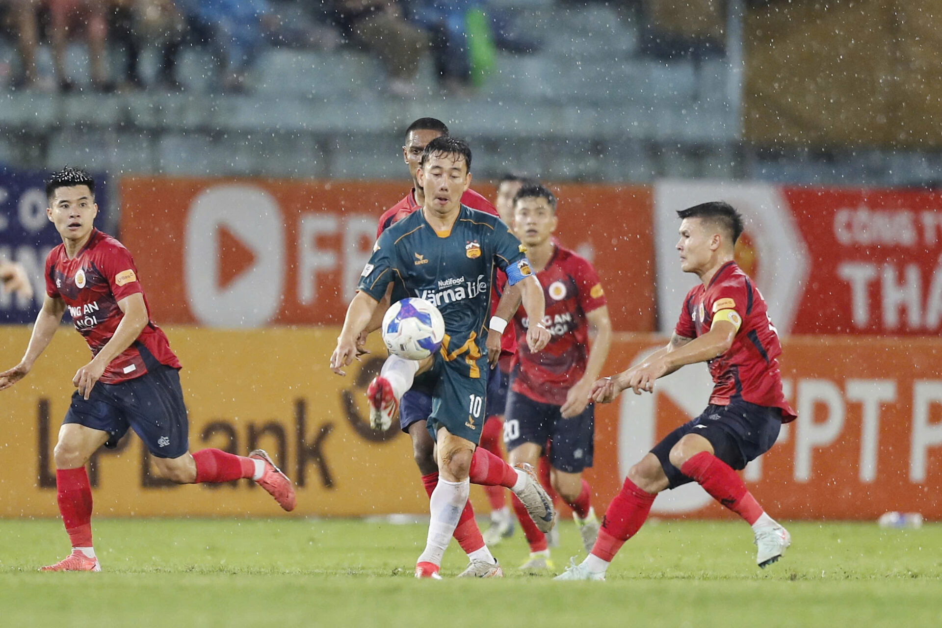 HLV Lê Quang Trãi mong hai trò cưng tiếp tục gắn bó với HAGL 1