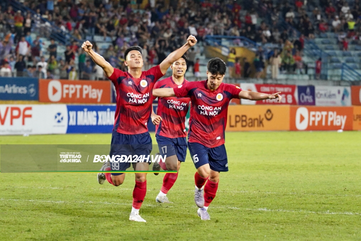 Niềm vui trở lại với Phan Văn Đức 7