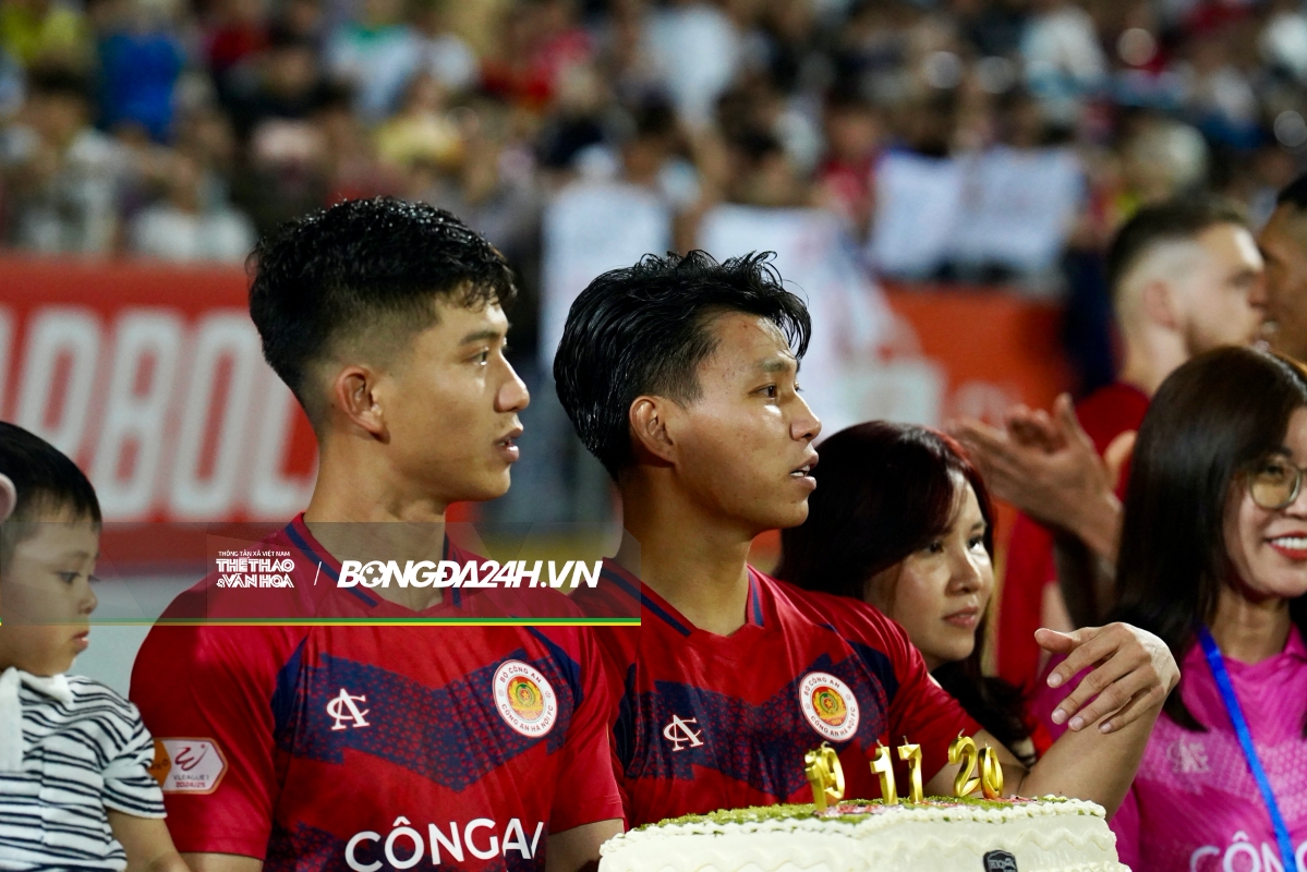 Niềm vui trở lại với Phan Văn Đức 8