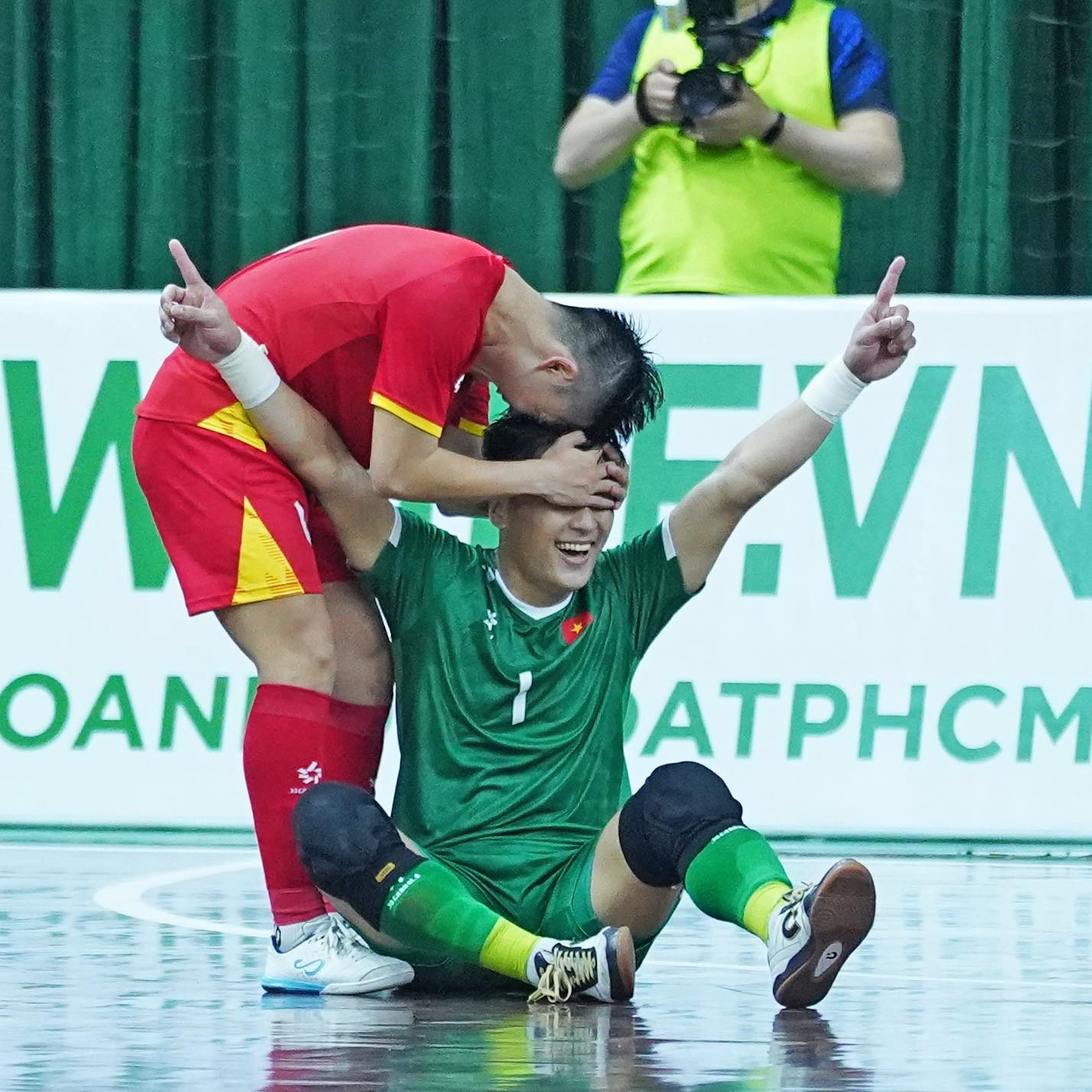 Hồ Văn Ý khiêm tốn sau bàn thắng lịch sử trong trận thắng Kazakhstan 1
