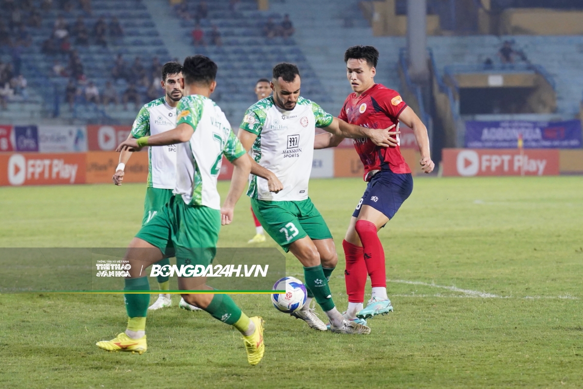 Cơn đau đầu của HLV Mano Polking 5