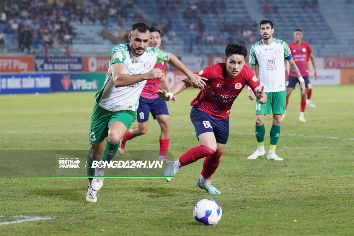 Cơn đau đầu của HLV Mano Polking 10