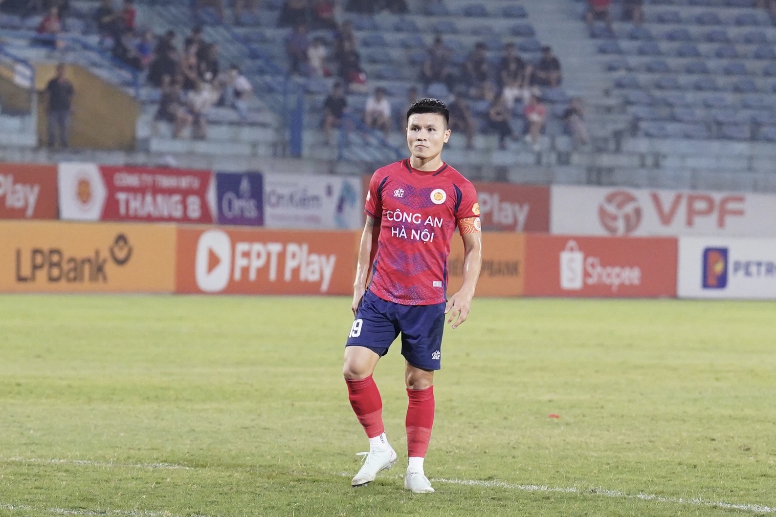 Cơn đau đầu của HLV Mano Polking 8