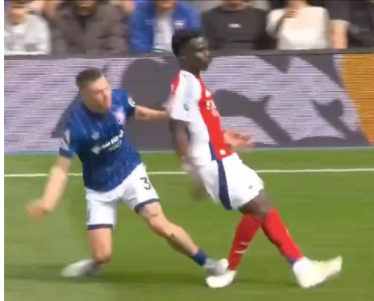 Premier League tiết lộ lý do cầu thủ của Ipswich phải nhận thẻ đỏ 1