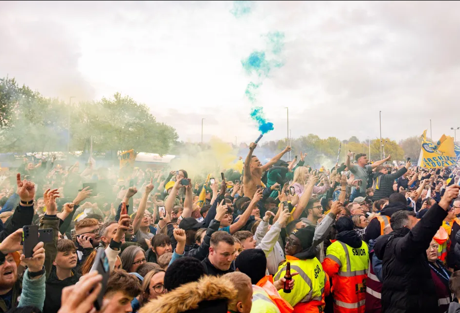 Leeds mở hội sau khi trở lại Ngoại hạng Anh 5