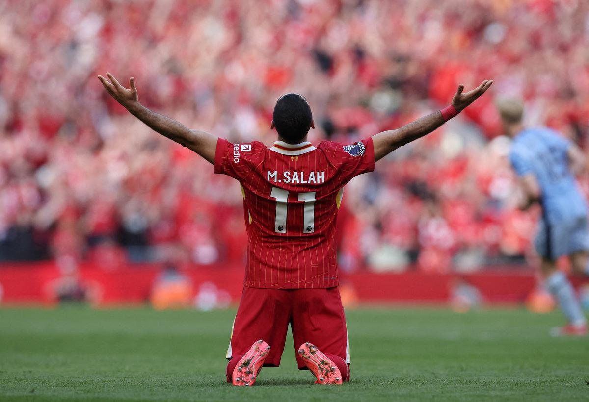 2025-04-27T183302Z_1838680269_UP1EL4R1EQ7HM_RTRMADP_3_SOCCER-ENGLAND-LIV-TOT-REPORT