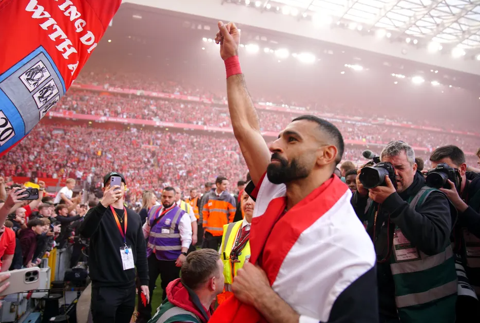 Liverpool mở hội tại Anfield 6