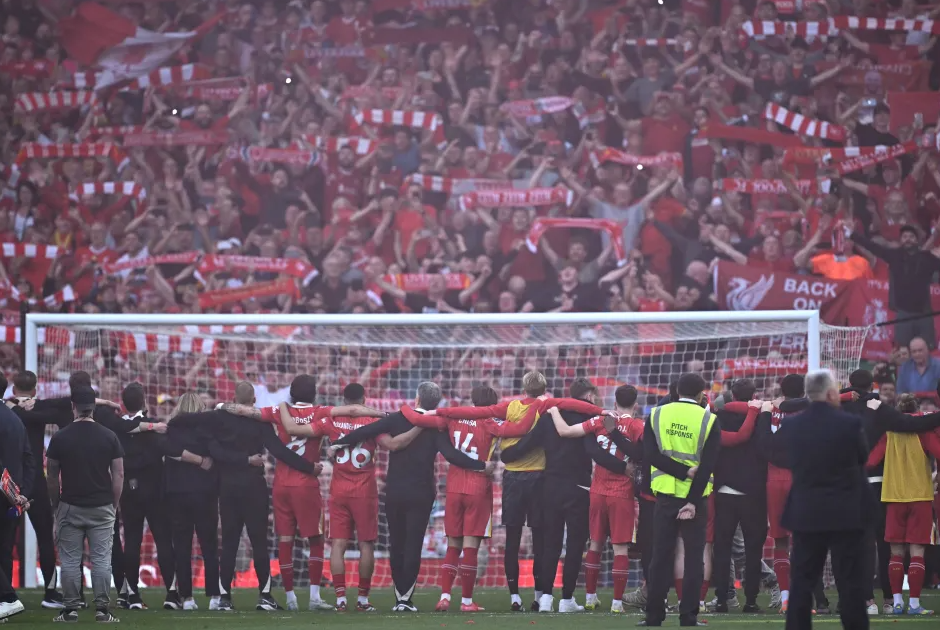 Liverpool mở hội tại Anfield 7