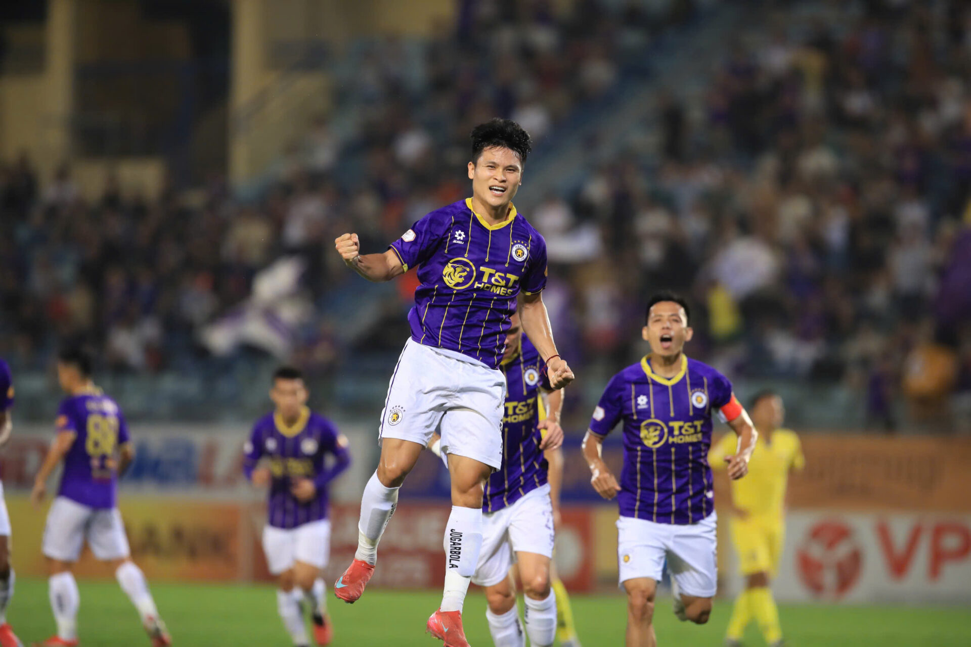 Tuấn Hải dính chấn thương ở trận gặp CLB TPHCM 1