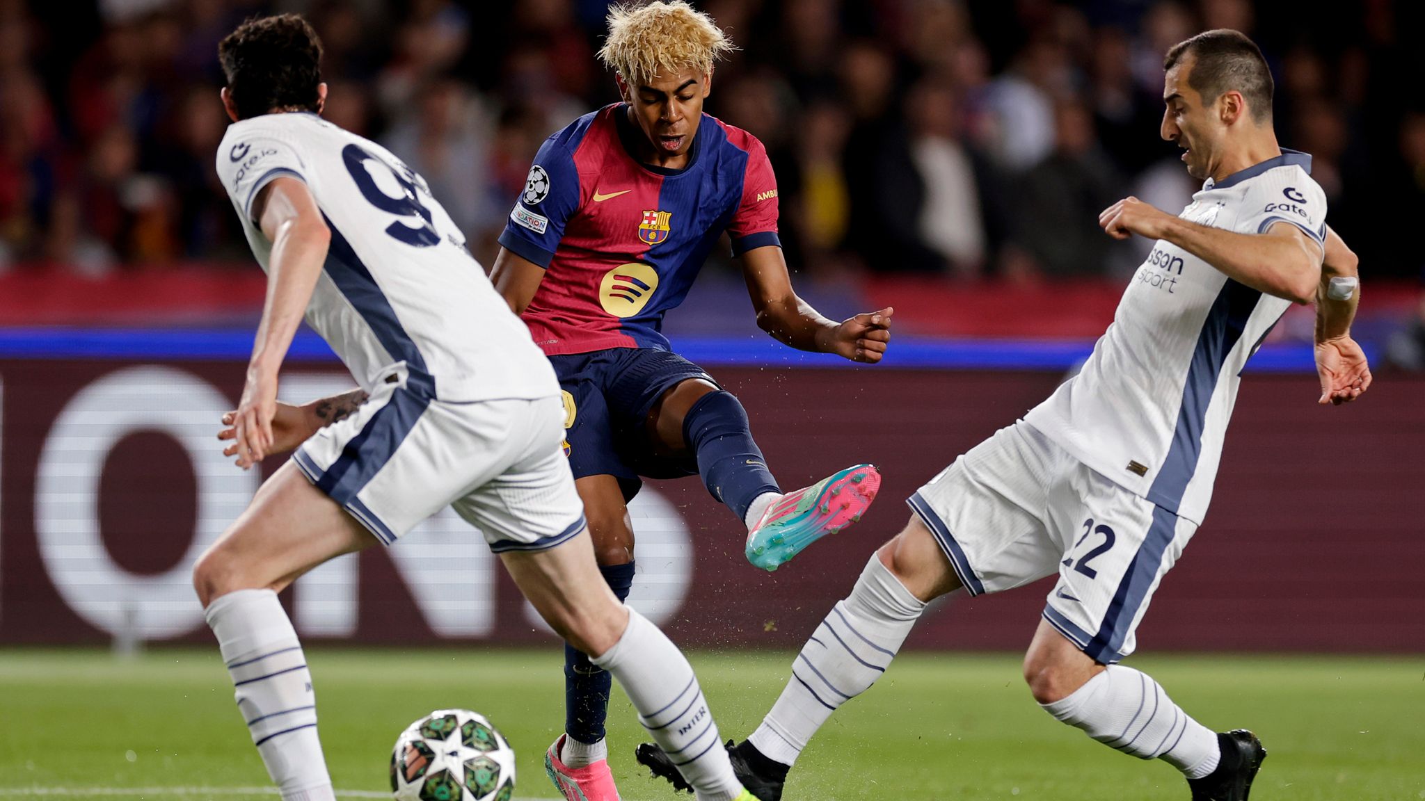 Chàng trai vàng Lamine Yamal 1