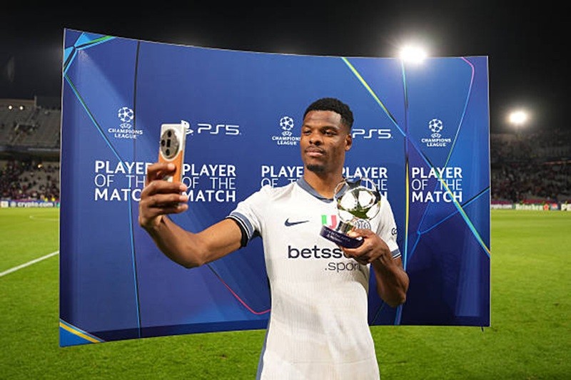 Denzel Dumfries Hiện thân của cá tính Inter 2