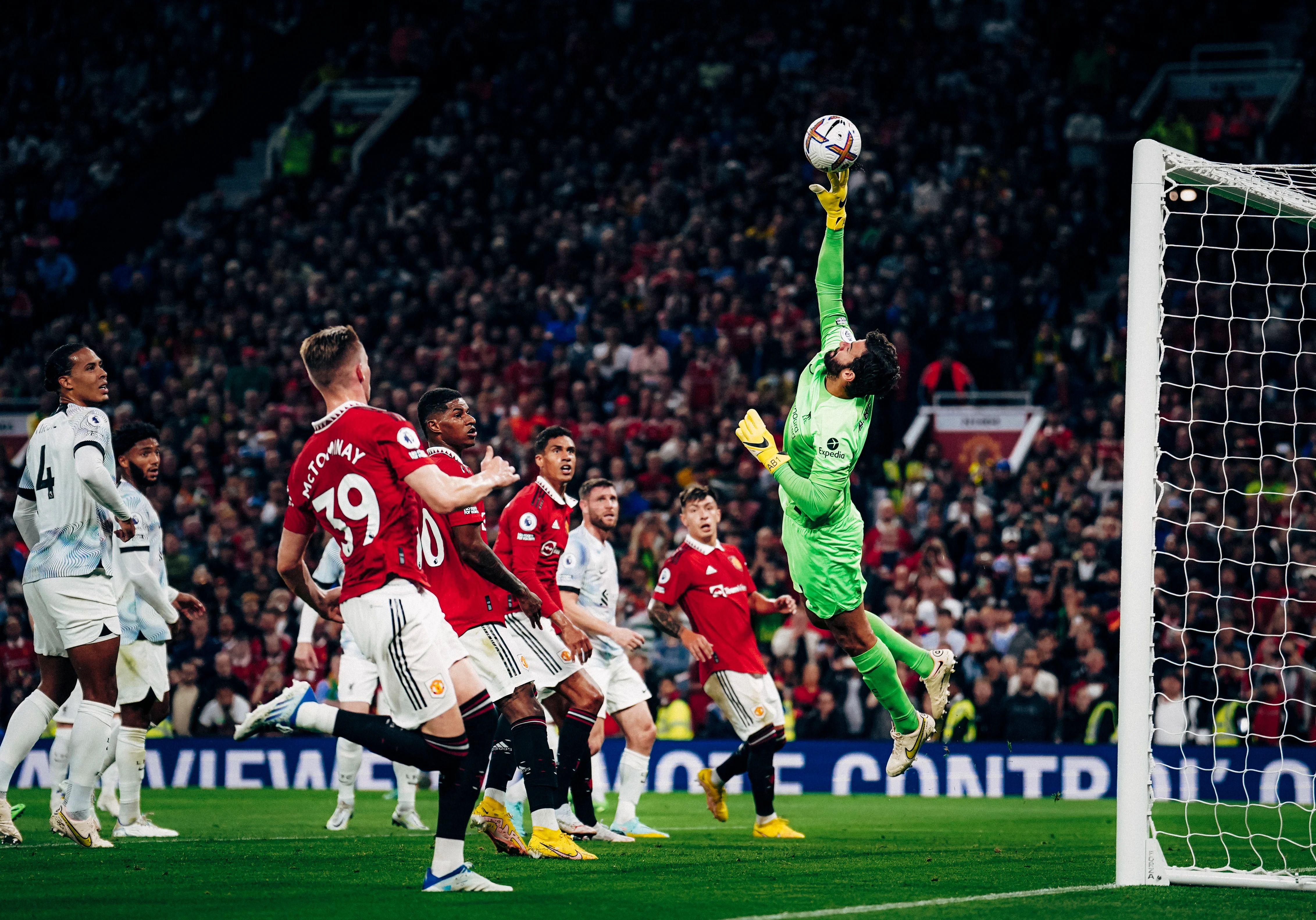 Alisson Becker Bước qua cơn bão lòng 7