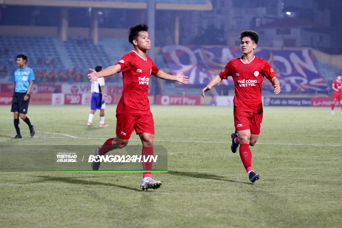 HLV Velizar Popov trọn niềm vui trong ngày ra mắt Thể Công Viettel 3