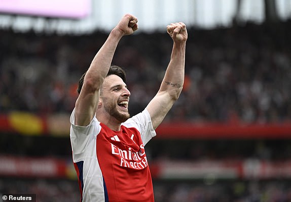 1746292098078_lc_galleryImage_Soccer_Football_Premier_L