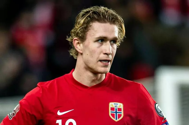 tieu-su-Ola-Solbakken