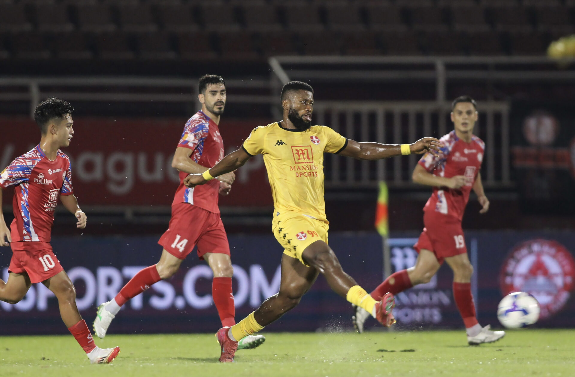 HLV Phùng Thanh Phương lí giải thất bại của CLB TPHCM trước Hải Phòng FC 1
