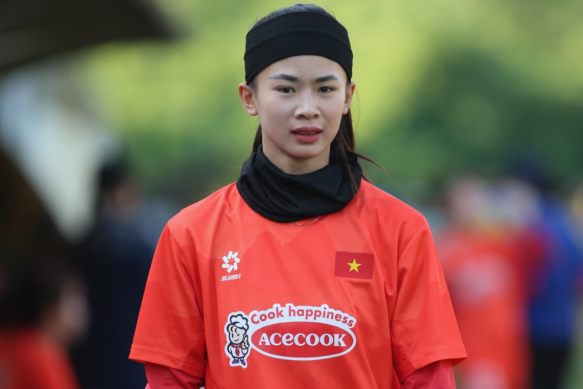 Huỳnh Như đối đầu tuyển nữ Việt Nam 9