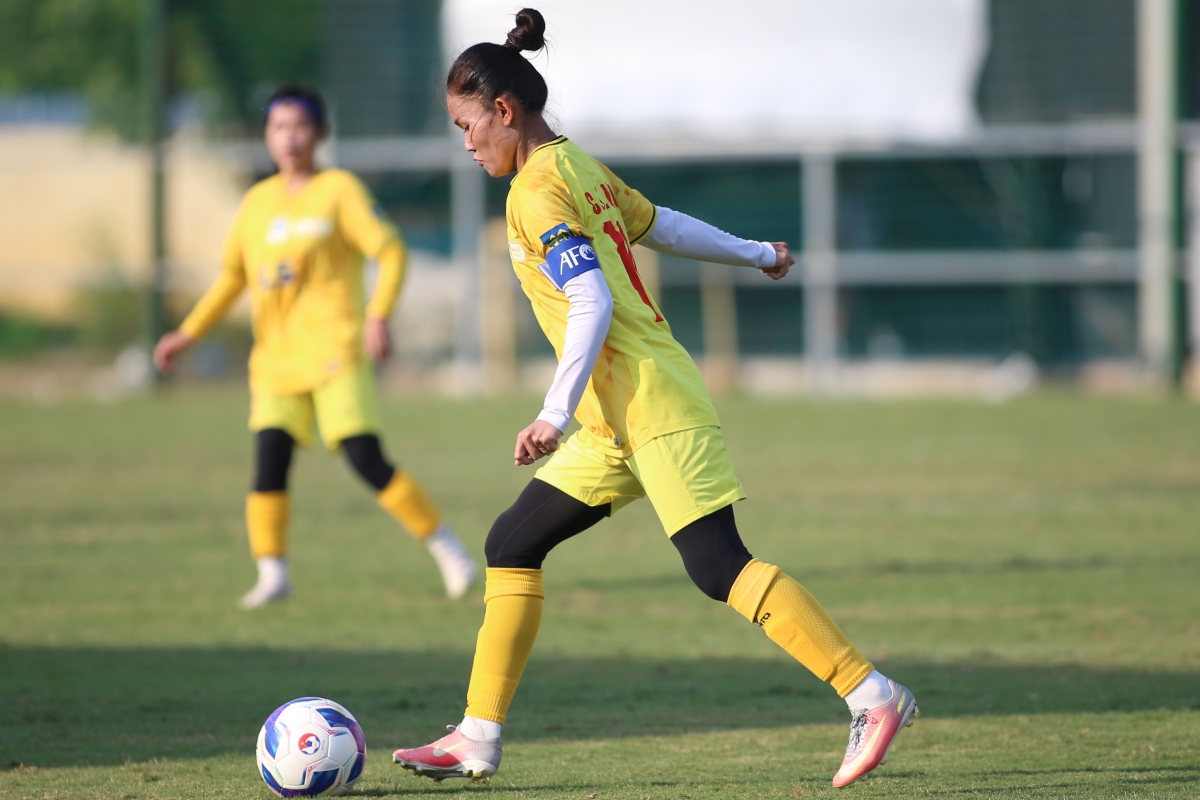 Huỳnh Như đối đầu tuyển nữ Việt Nam 4