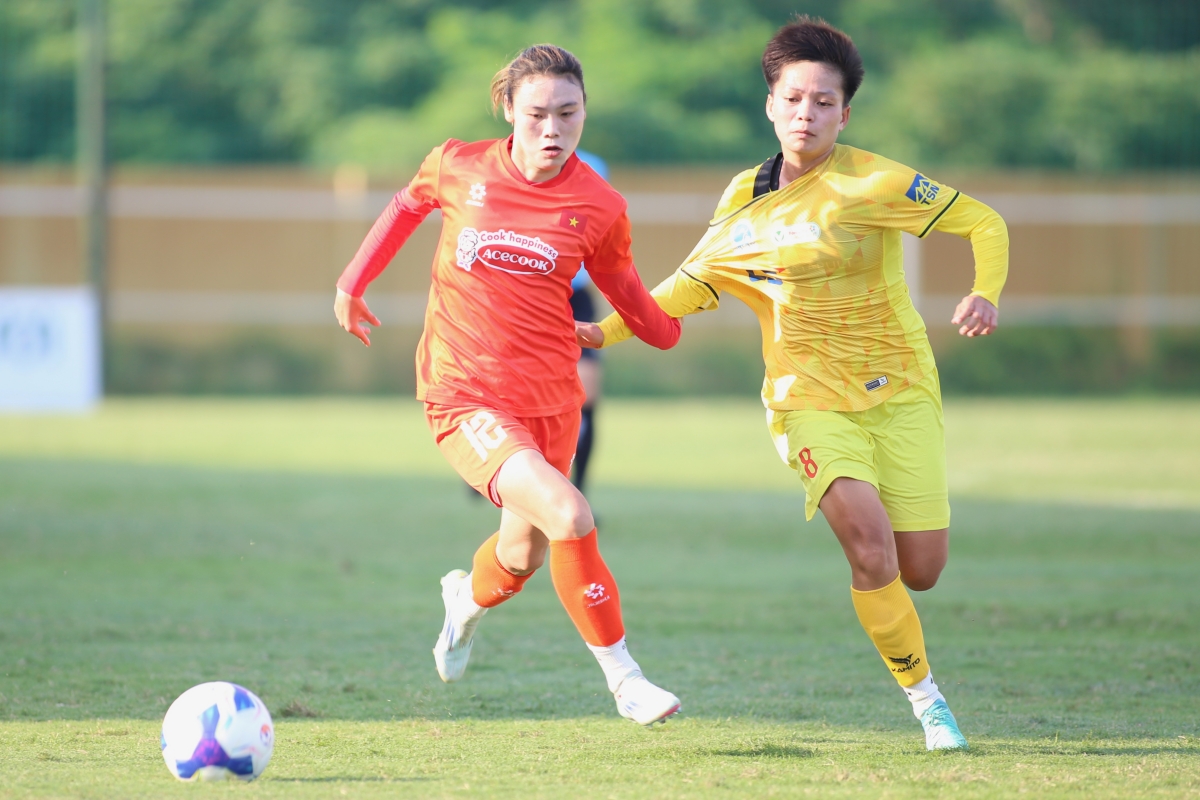 Huỳnh Như đối đầu tuyển nữ Việt Nam 6