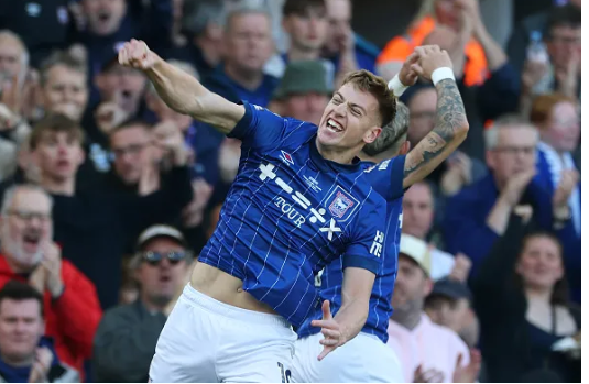 Liam Delap dang duoc nhieu doi bong o EPL quan tam.