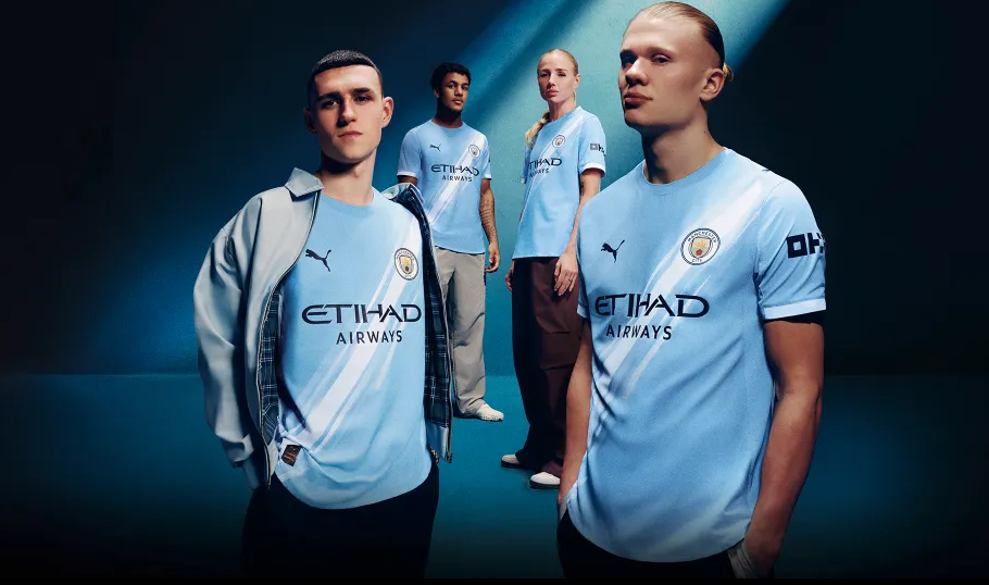 Man City ra mat ao dau cho mua giai 2025/26