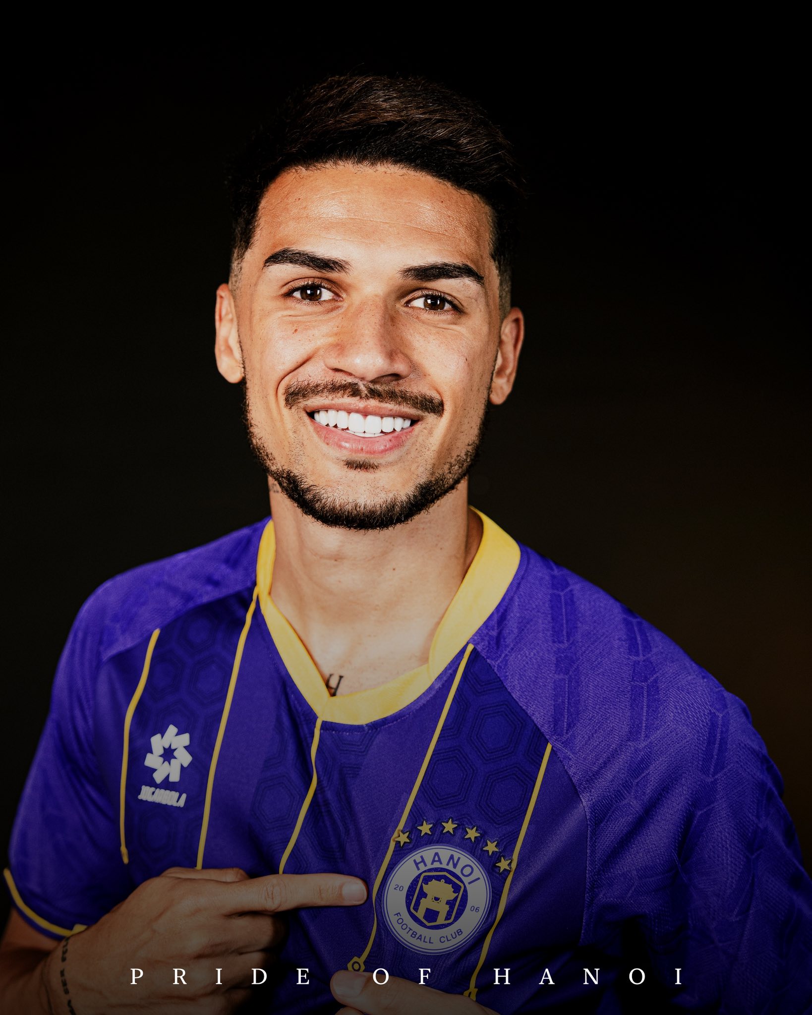 Hendrio ví Hà Nội FC với Barca, quyết tâm hoà nhập sớm cùng đội 1 Hendrio ví Hà Nội FC với Barca, quyết tâm hoà nhập sớm cùng đội 1