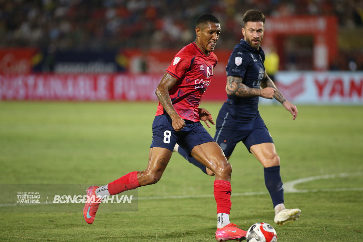 Polking cao tay khiến nhà vua Thái Buriram ăn mừng vì thoát thua 2