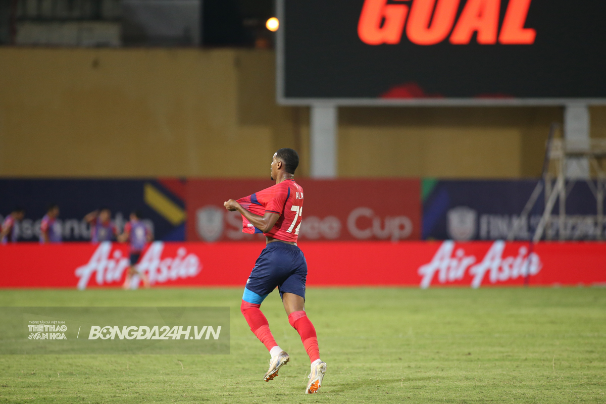 Polking cao tay khiến nhà vua Thái Buriram ăn mừng vì thoát thua 6