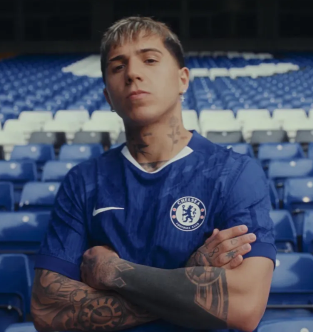 Chelsea ra mắt áo đấu sân nhà cho mùa giải 202526 1