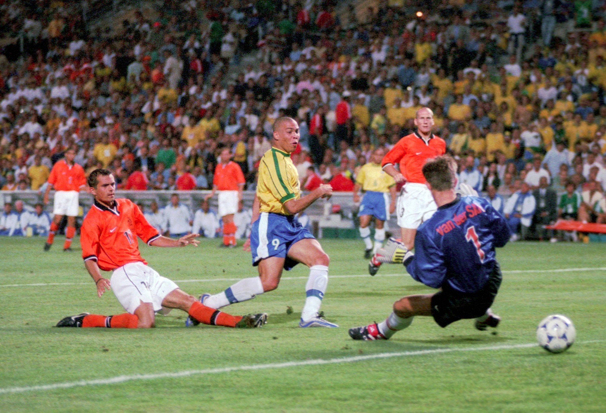 Giải mã Ronaldo de Lima (phần 2) Chuyện giật gân ở thế giới song song 7 Giải mã Ronaldo de Lima (phần 2) Chuyện giật gân ở thế giới song song 7