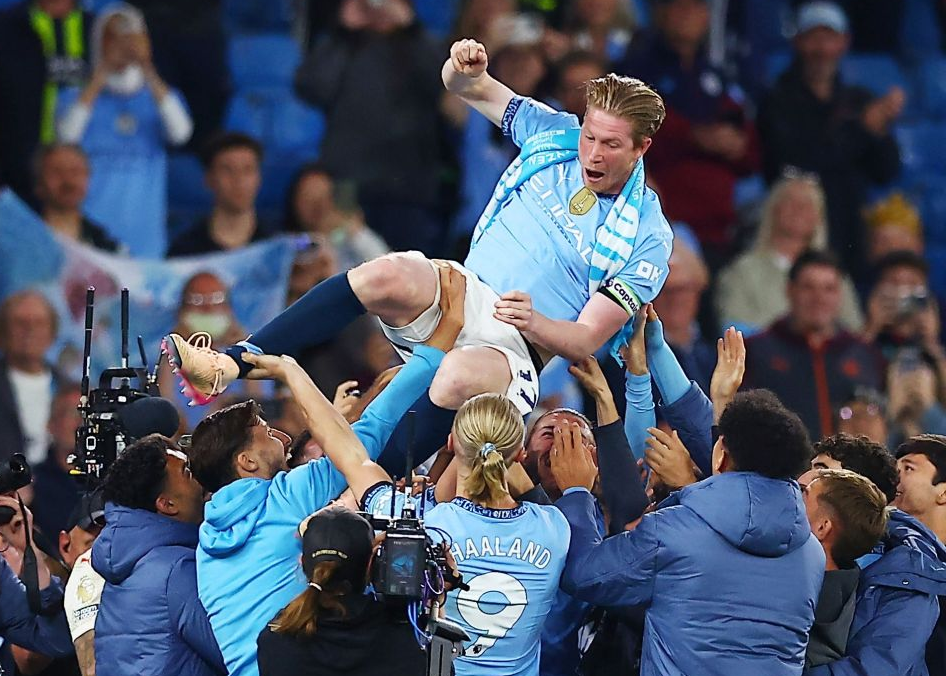 Pep Guardiola rơi nước mắt khi Kevin De Bruyne nói lời chia tay Man City 2