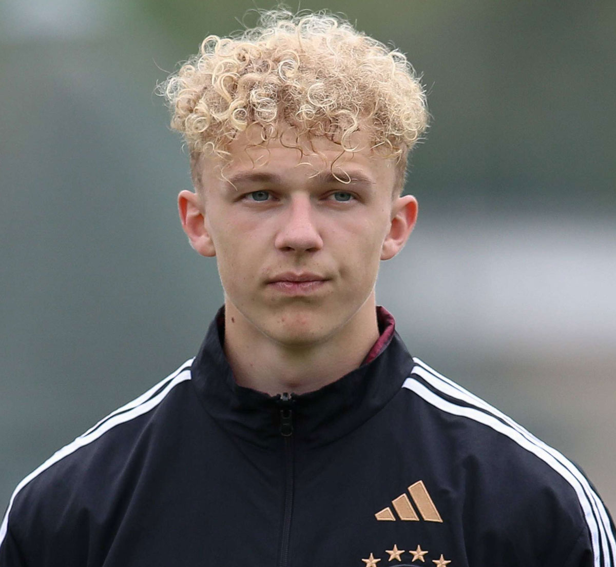 tieu-su-cau-thu-leon-opitz