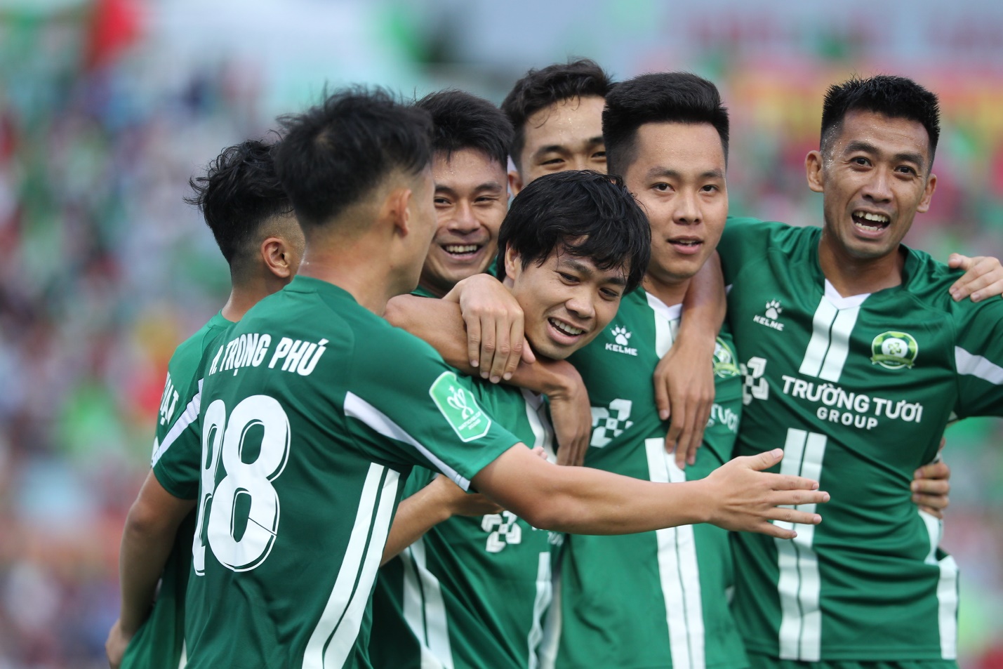 Công Phượng trở lại ĐT Việt Nam Nếu không là phượng hoàng, xin được làm loài “hoa lửa” 4 Công Phượng trở lại ĐT Việt Nam Nếu không là phượng hoàng, xin được làm loài “hoa lửa” 4