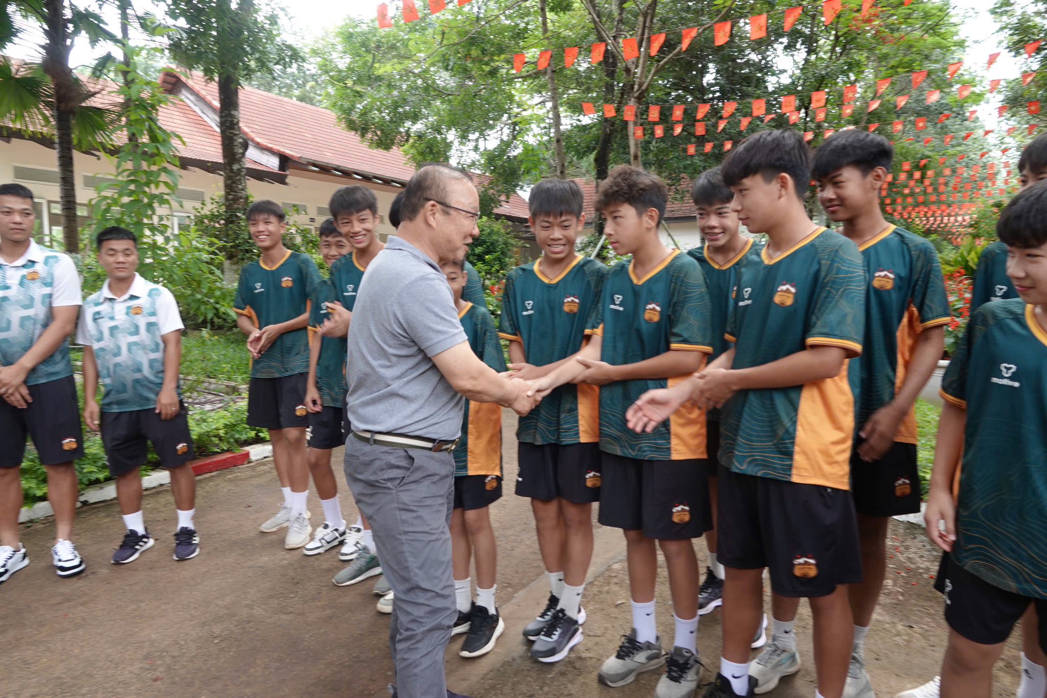 HLV Park Hang Seo xuất hiện tại đại bản doanh của HAGL 1