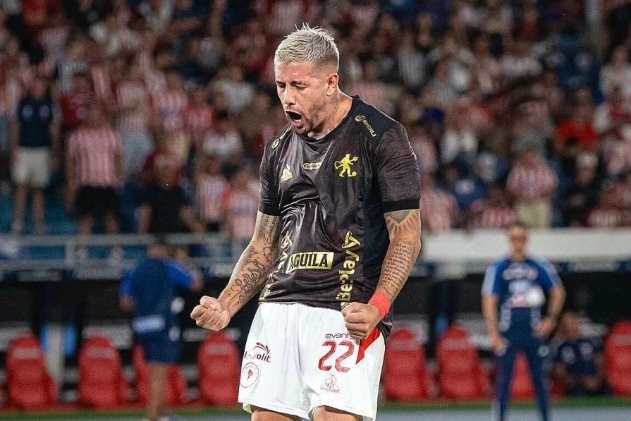 Rodrigo Holgado len tuyen Malaysia